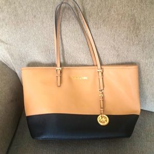 Michael Kors purse, medium jet set travel